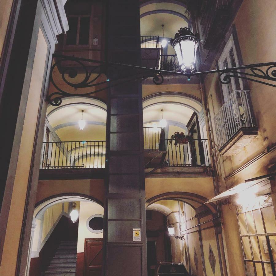 Per Amor Duomo Napels Buitenkant foto